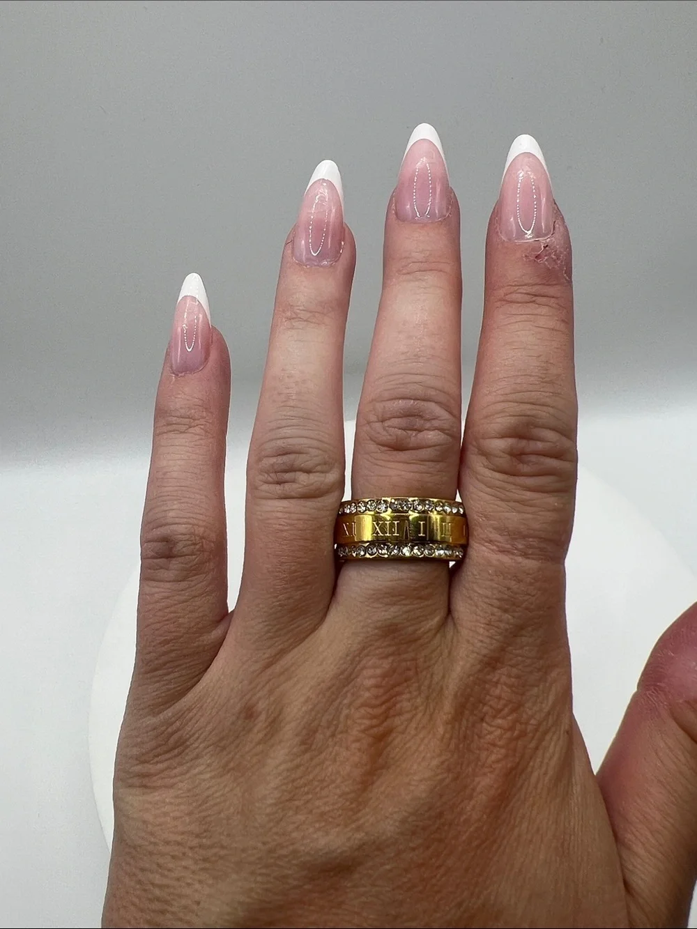 251. 18k Gold Plated Roman Numeral Cubic Zirconia Band Ring Size 7